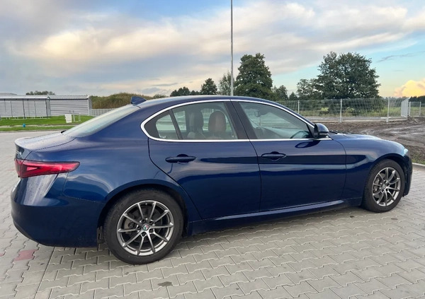 Alfa Romeo Giulia cena 97500 przebieg: 107000, rok produkcji 2019 z Kraków małe 277